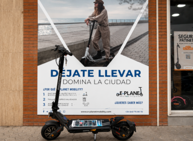 Patinete eléctrico Smartgyro Rockway GT Dual homologado por la DGT frente a la tienda E-Planet Mobility de Sevilla