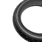 Detalle lateral de cubierta Kenda 20x4.0 para bicicleta COMMANDO BRAVE