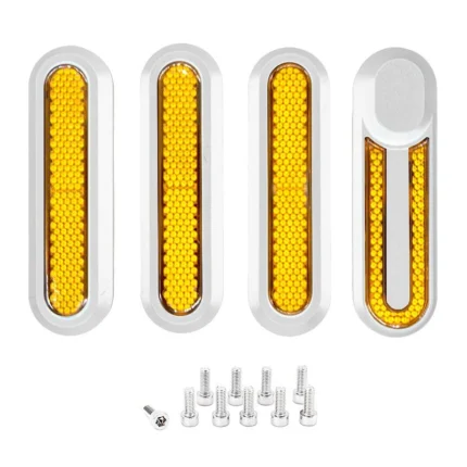 Juego de cuatro catadióptricos Xiaomi Mi3 Lite con carcasa blanca, reflectores naranjas y tornillos de fijación.