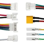 Controladora Cecotec D40 con detalle de conectores eléctricos y terminales